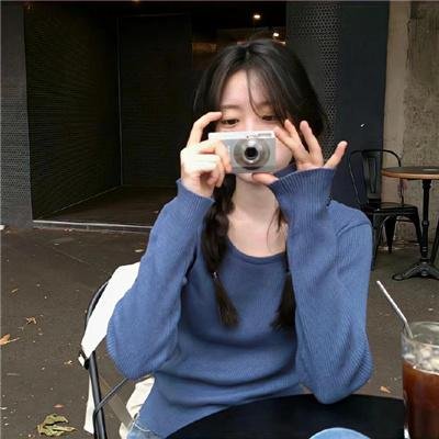 女大学生